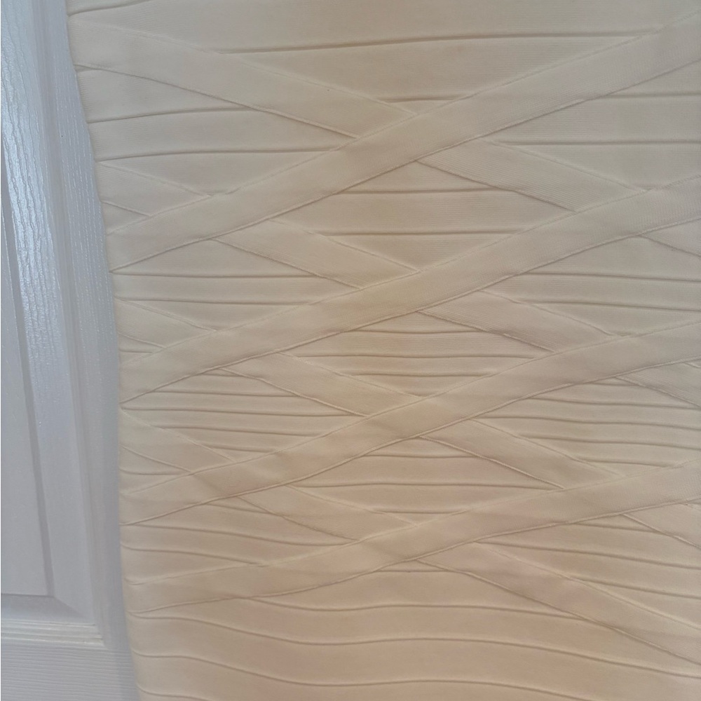 White bodycom dress. Size large. Never worn